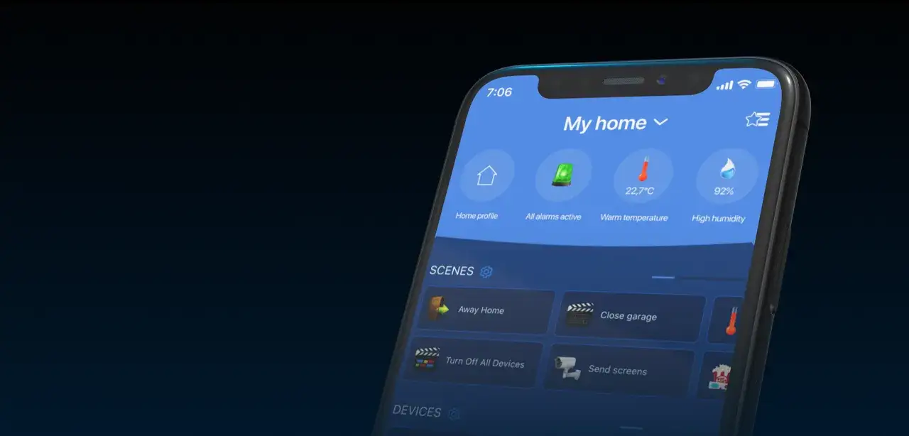 Aplikacja lsc smart connect na telefonie pokazuje status domu: temperaturę, wilgotność, alarmy. Można zarządzać scenami, np. 