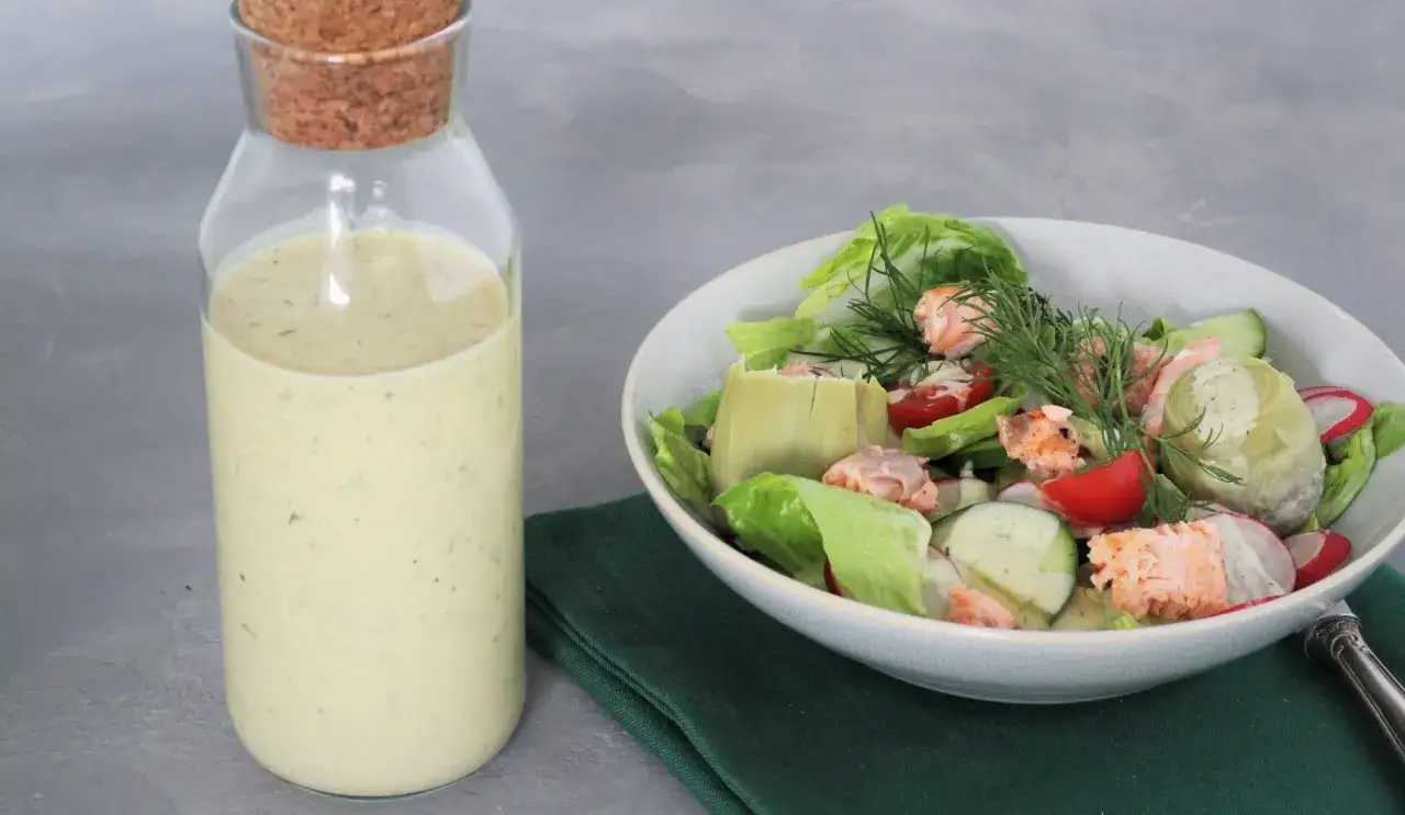 verschiedene Dressings f&uuml;r Lachssalat