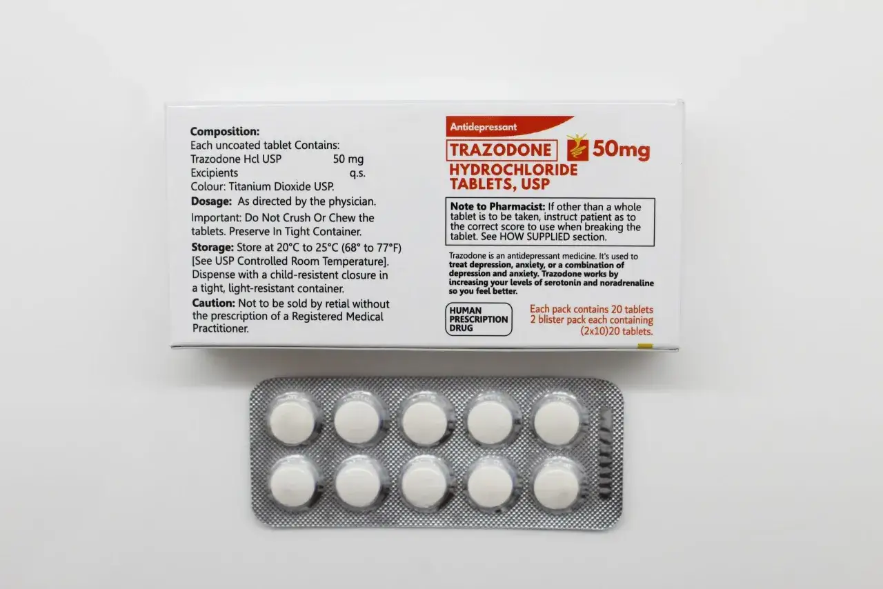 Opakowanie leku Trazodon 50mg, zawierające 20 tabletek. Stosowany w leczeniu depresji i lęku.
