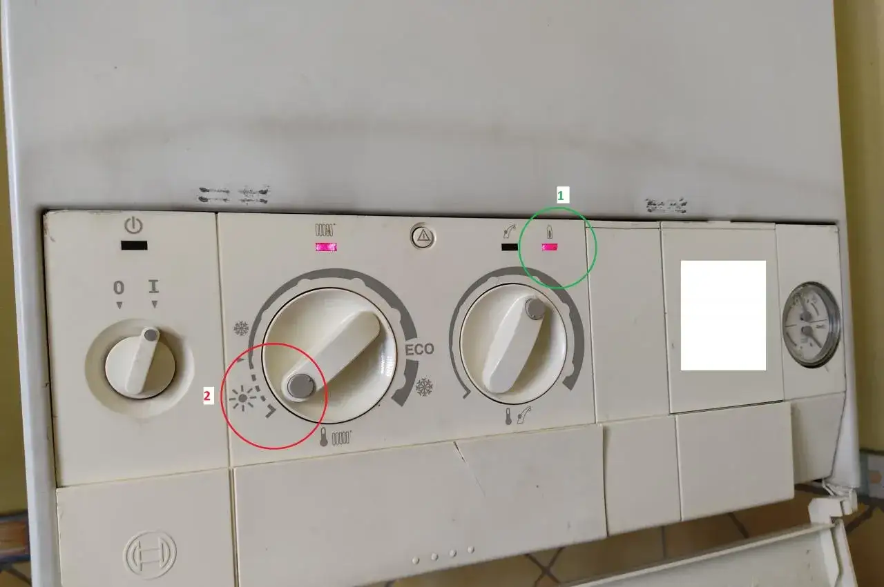 Réglage de la chaudière pour éteindre sa chaudière gaz en été. Le bouton 1 indique le mode été, le bouton 2 le mode hors gel.