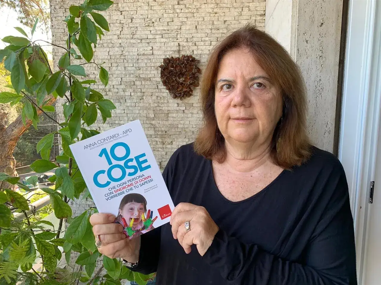 Donna con libro