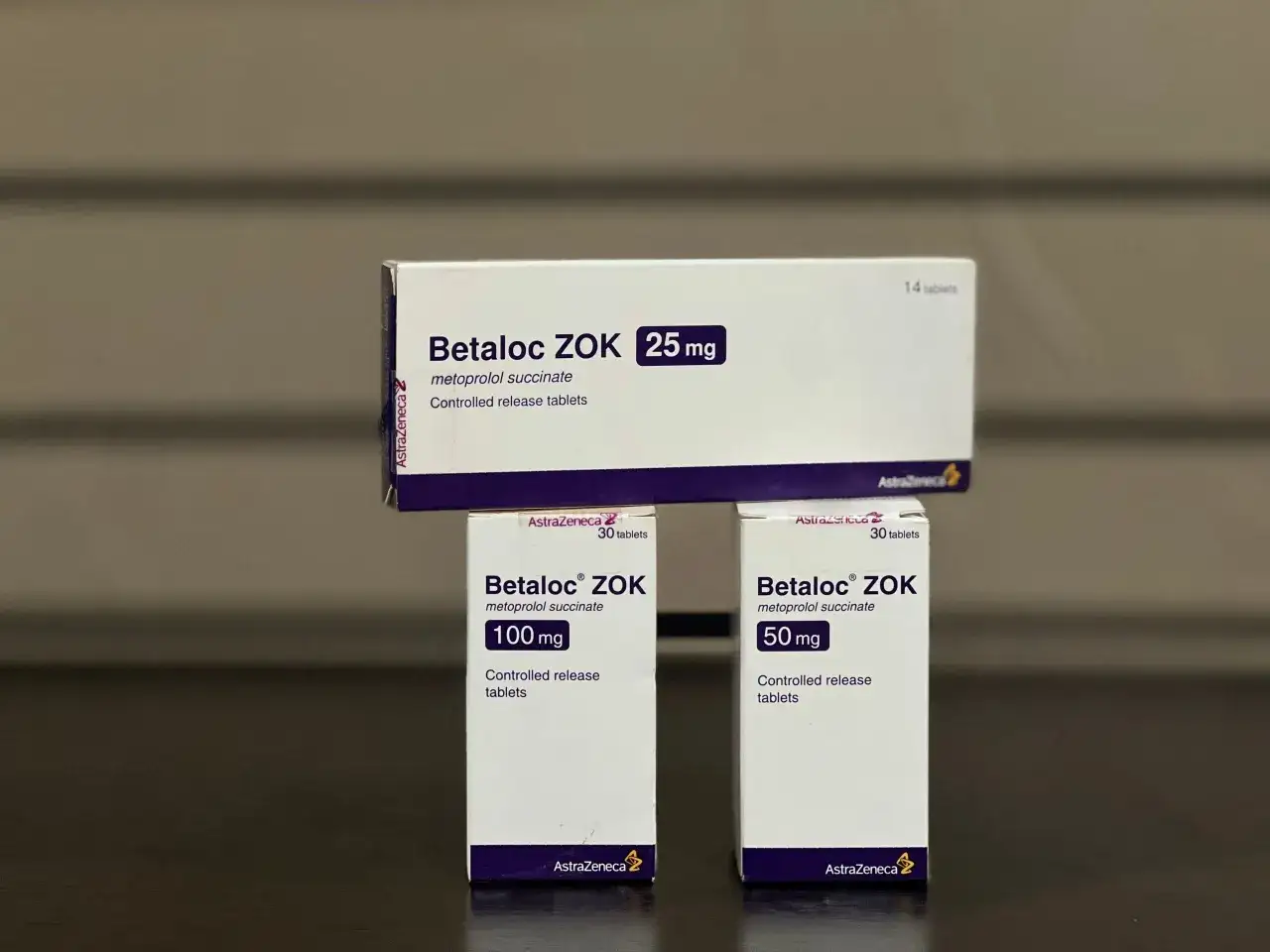 Opakowania leku Betaloc ZOK 25 mg, 50 mg i 100 mg. Metoprolol succinate, tabletki o przedłużonym uwalnianiu.