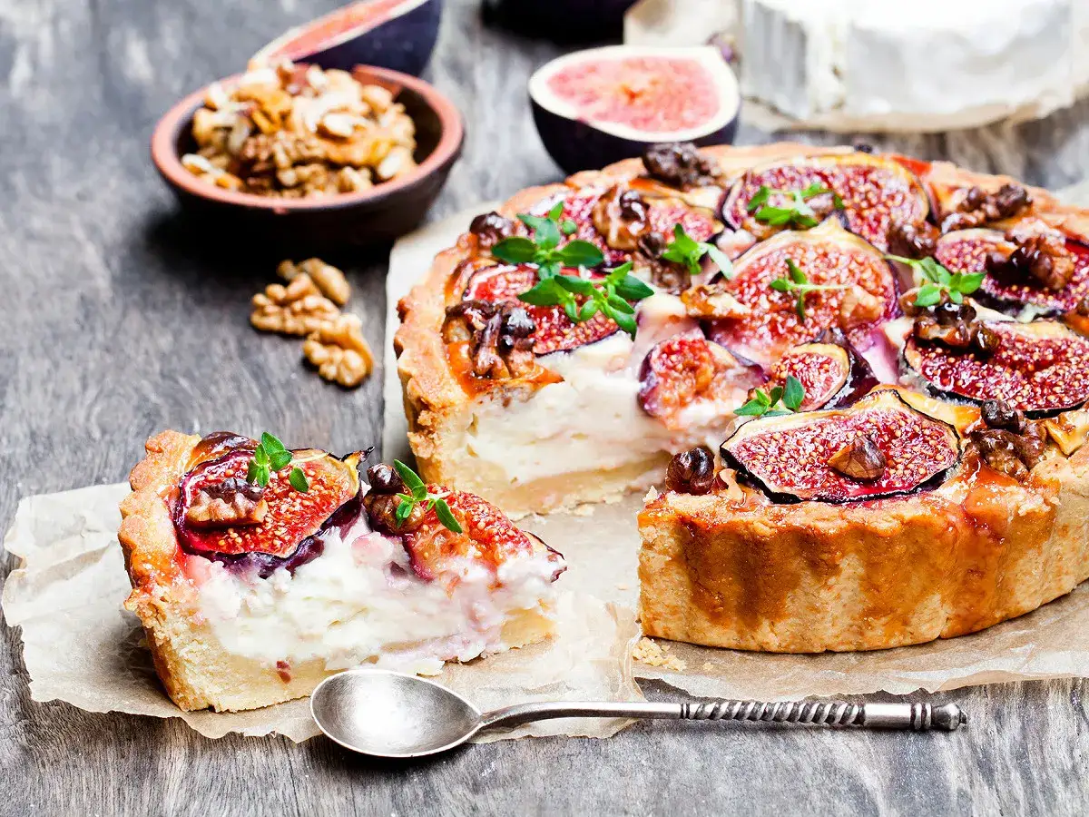 Tarte aux figues et noix, un délice d'automne parfait pour un dessert de septembre.