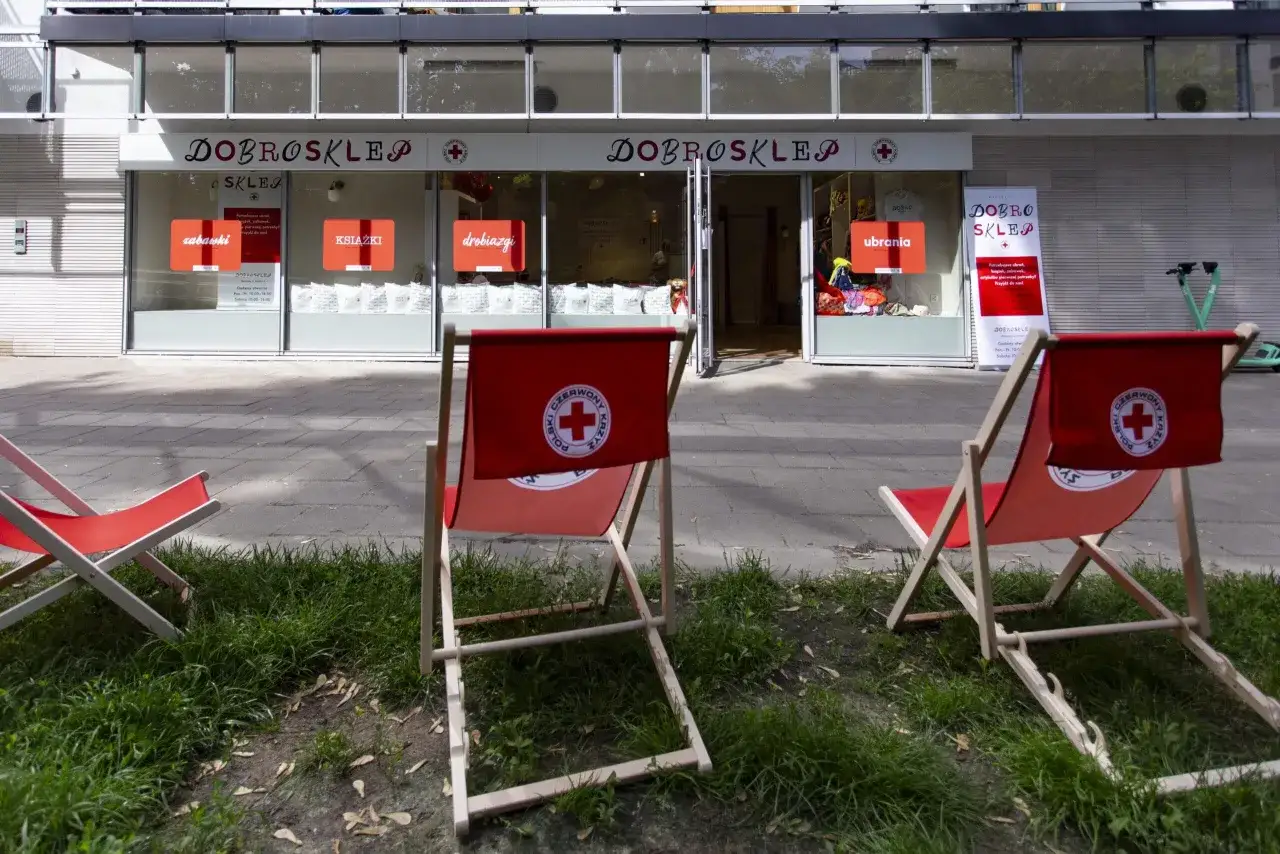 Dobrostan na Ursynowie: gdzie oddać ubrania? Sklep DobroSklep zaprasza po ubrania, książki i zabawki.