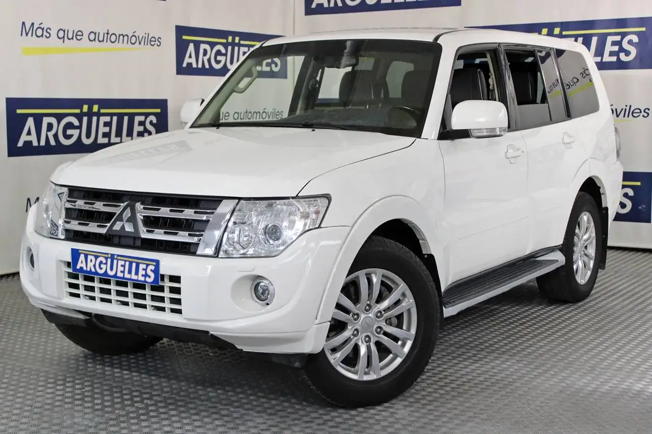 Mitsubishi Montero 3.2 DID 200cv blanco, listo para la aventura. Un todoterreno robusto y potente.