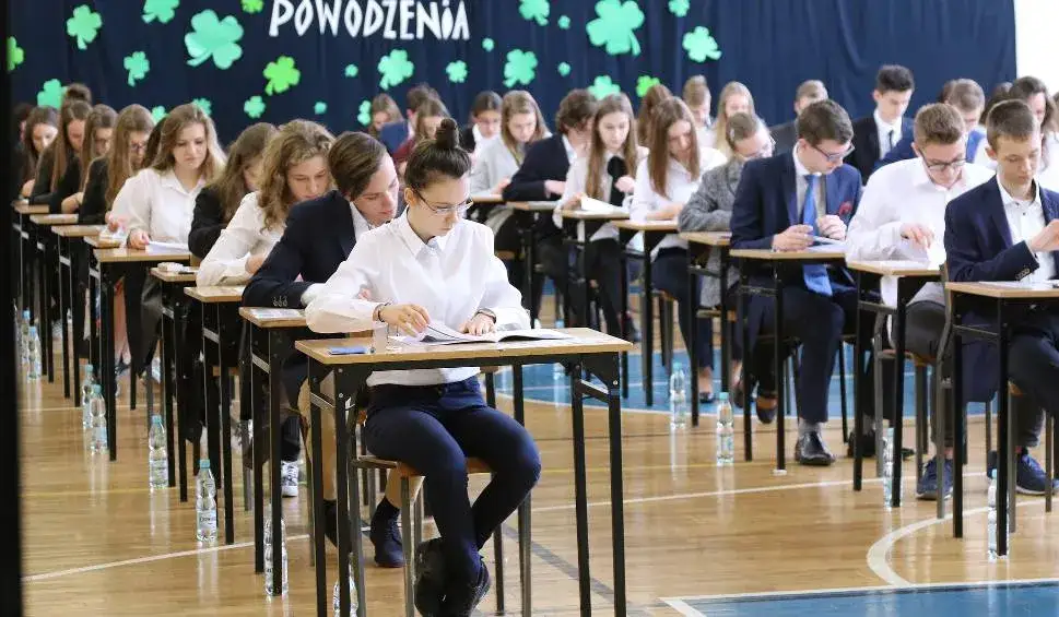 uczeń na egzaminie ósmoklasisty