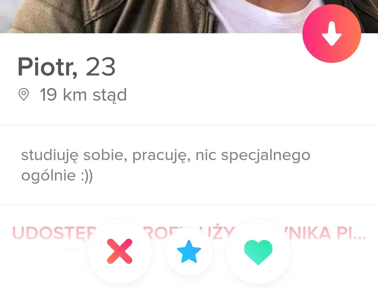 Piotr, 23, studiuje i pracuje. Opis na Tinderze, nic specjalnego, ale może warto dać szansę? 19 km stąd.