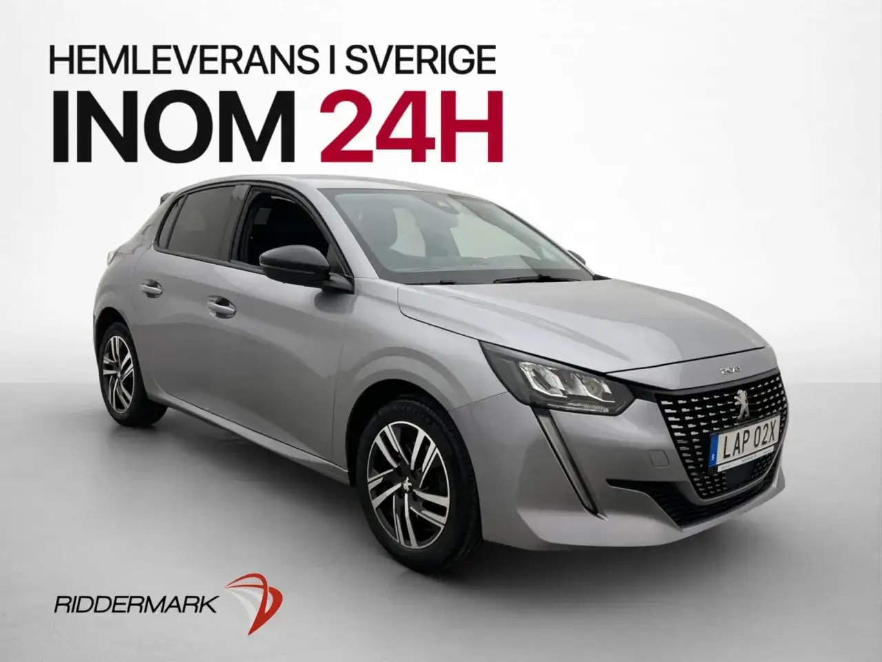 En silverfärgad begagnad Peugeot 208 står redo för hemleverans inom 24 timmar i Sverige.