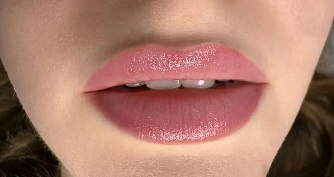 Heilungsprozess permanentes Lippen Make-up Tag f&uuml;r Tag