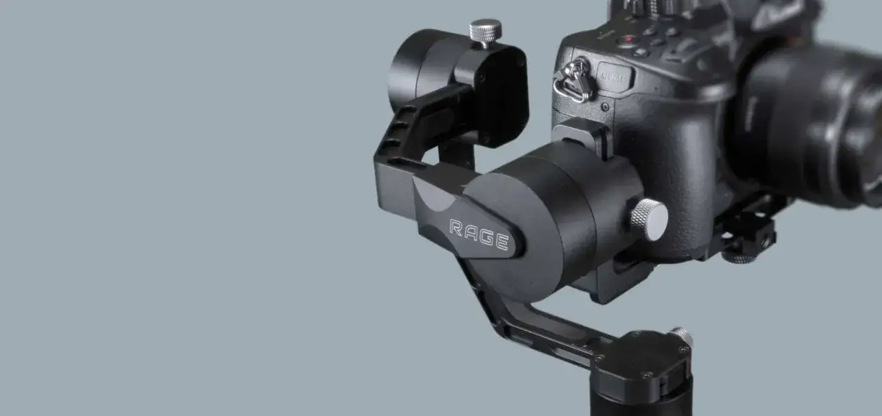 Profesjonalny gimbal stabilizuje kamerę, zapewniając płynne ujęcia. To urządzenie, które pozwala na tworzenie kinowych materiałów.
