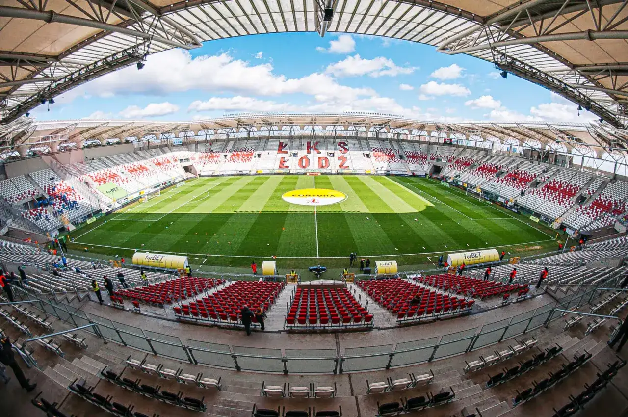 Stadion ŁKS Łódź gotowy na mecz z Stalą Rzeszów. Widok trybun i murawy. Statystyki meczowe wkrótce.