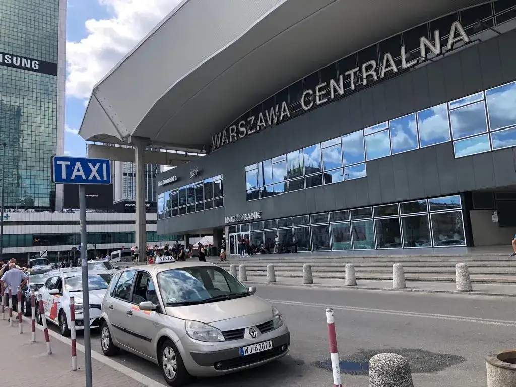 Oficjalny post&oacute;j taks&oacute;wek Dworzec Centralny Warszawa