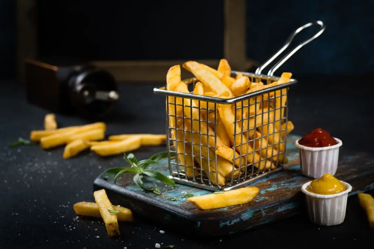 R&oacute;żne rodzaje frytek: cienkie, klasyczne, belgijskie, wedges