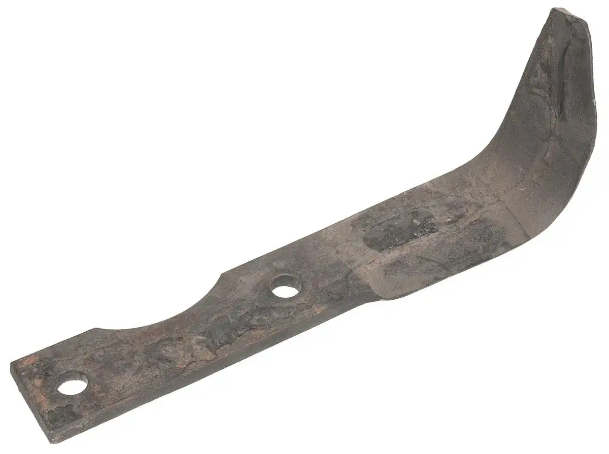 Metalowy nóż glebogryzarki, gotowy do montażu. Dowiedz się, jak zrobić noże do glebogryzarki, by usprawnić pracę w ogrodzie.