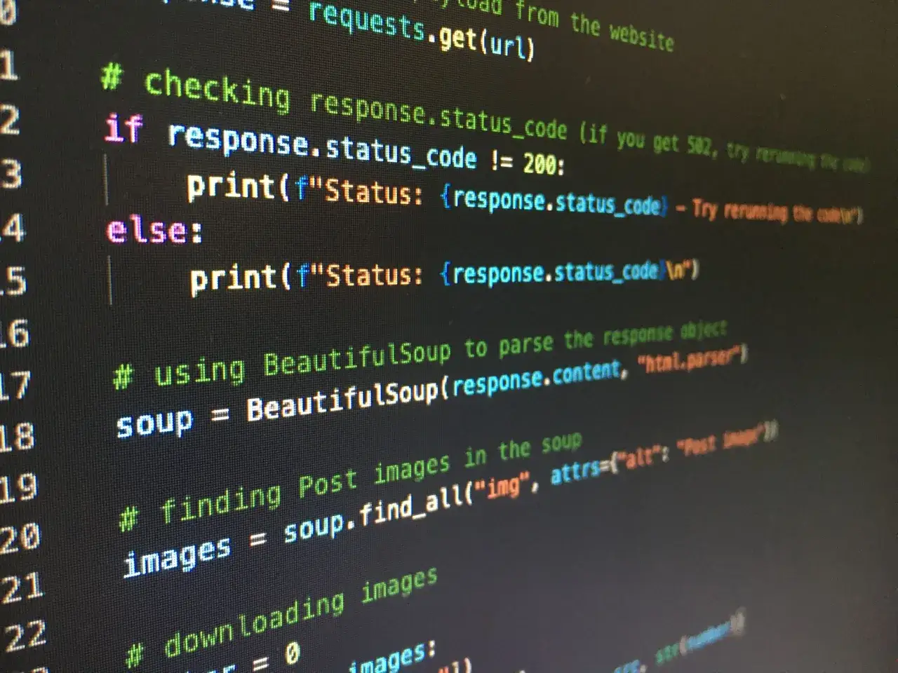Code Python affichant un statut de r&eacute;ponse HTTP. Un commentaire indique comment utiliser BeautifulSoup pour analyser le contenu.