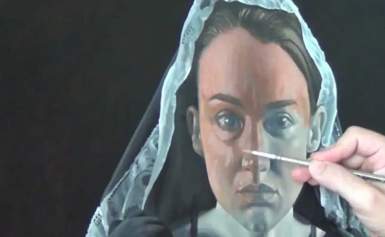 Un artiste utilise l'huile de lin pour peindre un portrait réaliste, ajoutant des détails subtils au visage.