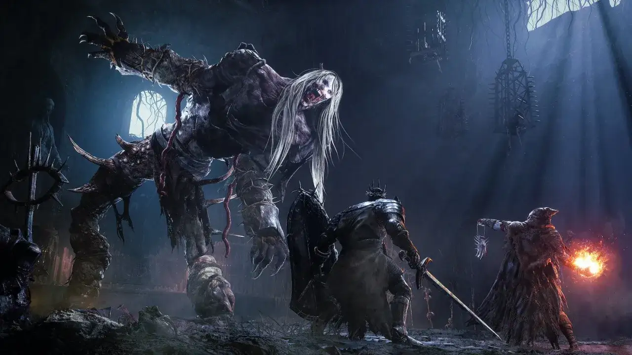 Potężny potwór z długimi włosami i kolcami atakuje rycerza w mrocznym świecie gry souls like.