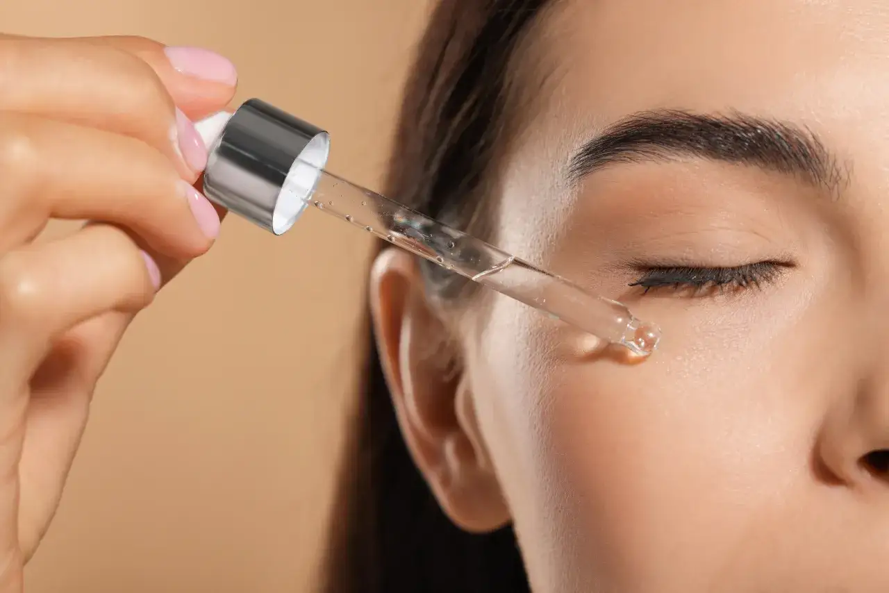 składniki aktywne w kosmetykach, retinol witamina C kwas hialuronowy