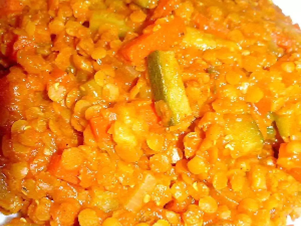 Un plat réconfortant de lentilles corail mijotées avec des carottes et des courgettes, une explosion de saveurs et de couleurs.