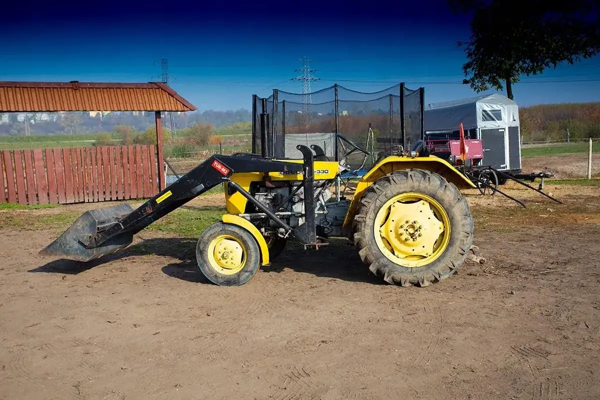 Ursus C-330 z turem