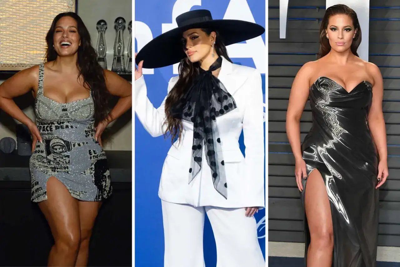 Ashley Graham luce radiante en tres atuendos: uno plateado con estampado espacial, un traje blanco elegante con sombrero negro y un vestido negro metálico con abertura.