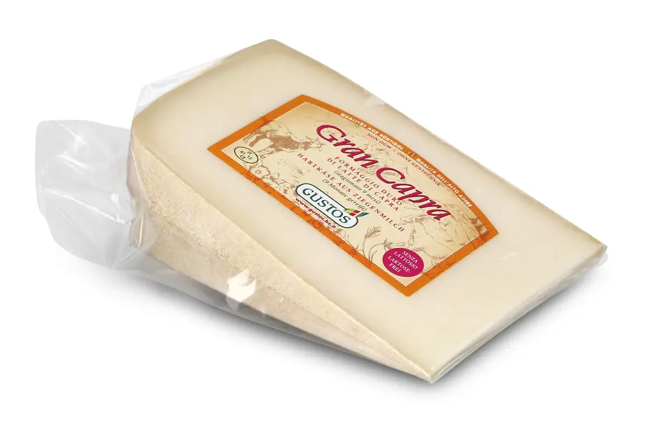 Formaggio Gran Capra, stagionato 9 mesi, fatto con latte di capra. Ideale per chi cerca un prodotto senza lattosio.