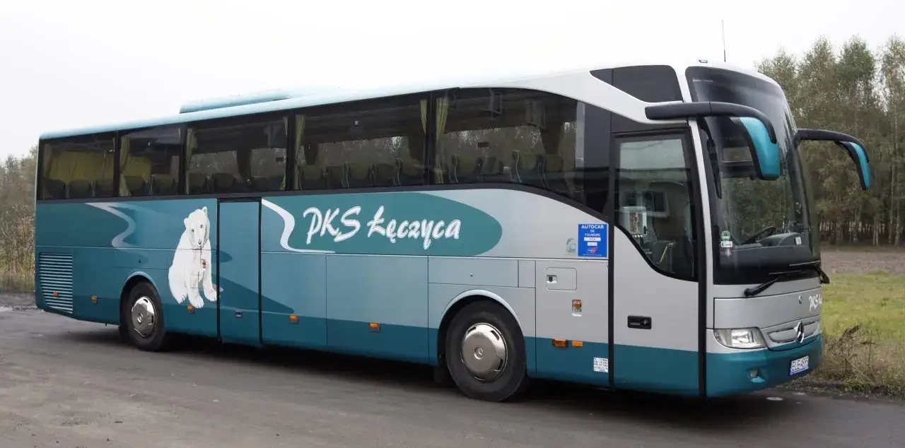 Autokar PKS Łęczyca z misiem polarnym. Sprawdź bus Łódź - Uniejów cennik i podróżuj komfortowo.