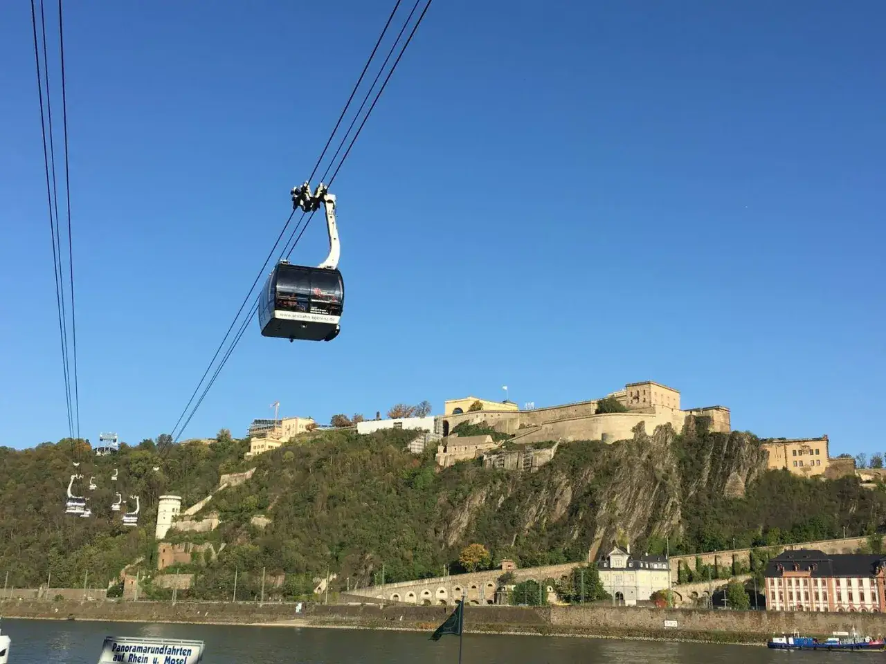 Seilbahnfahrt zur Festung Ehrenbreitstein &ndash; ein Highlight, was man in Koblenz machen kann. Tolle Aussicht auf Rhein und Mosel.