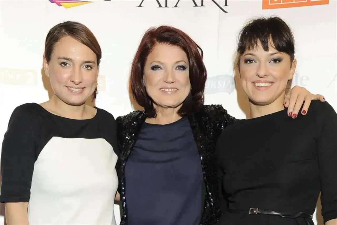 Urszula Dudziak z córkami, które są jak jej wnuki.