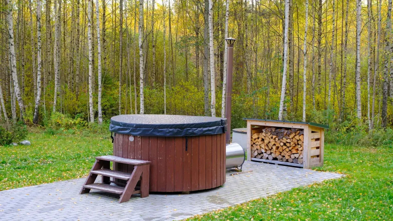 różne rodzaje spa w ogrodzie jacuzzi balia sauna