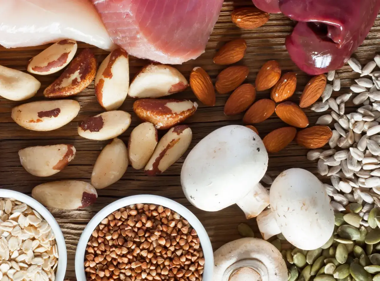 Reich an Vitamin B5: H&auml;hnchenbrust, Rinderleber, Paran&uuml;sse, Mandeln, Pilze, Haferflocken, Buchweizen, Sonnenblumenkerne und K&uuml;rbiskerne.