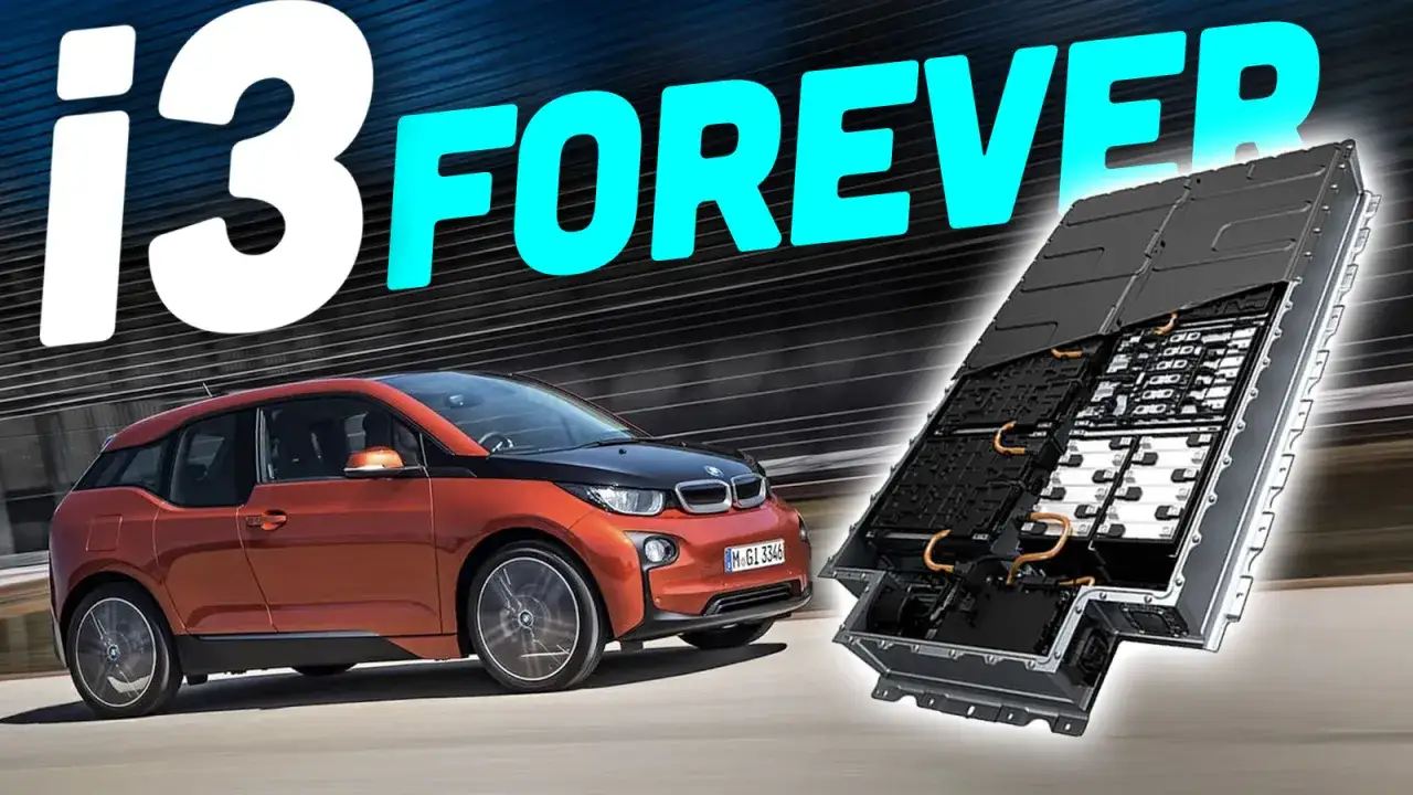 Pomarańczowy BMW i3 obok otwartej baterii. Temat: i3 serwis i jego przyszłość.