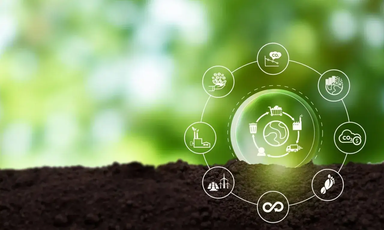 Ciclo di vita del prodotto e valutazione impatto ambientale: icone su sfondo verde sfocato, con terra in primo piano.