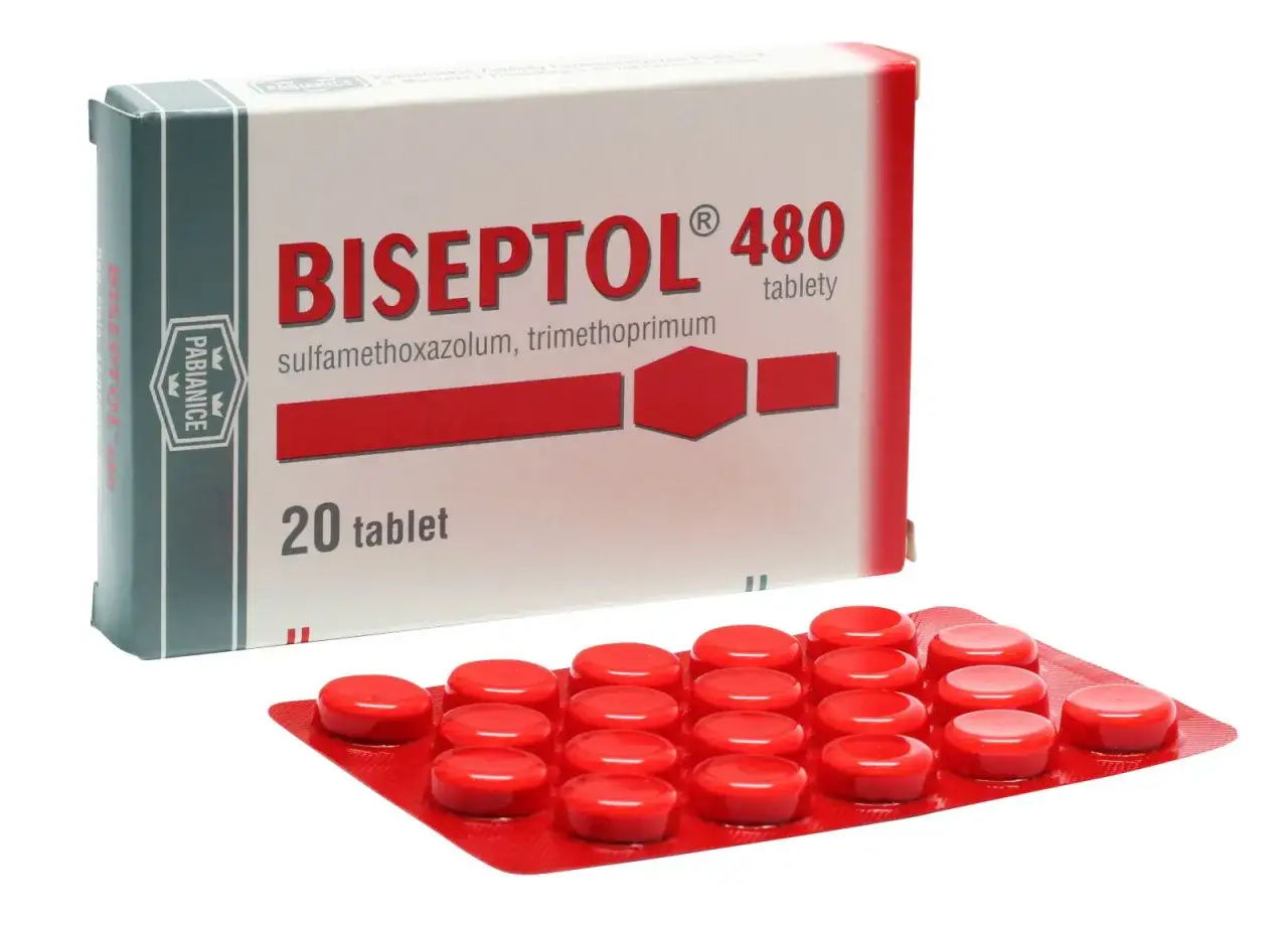 Biseptol 480 na co? Opakowanie i blister z 20 czerwonymi tabletkami leku Biseptol 480, zawierającego sulfametoksazol i trimetoprim.