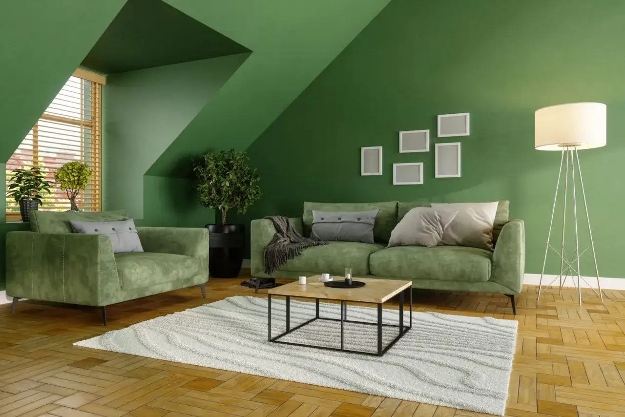 Salón moderno con muebles verdes y un diseño audaz al pintar techo y paredes del mismo color.