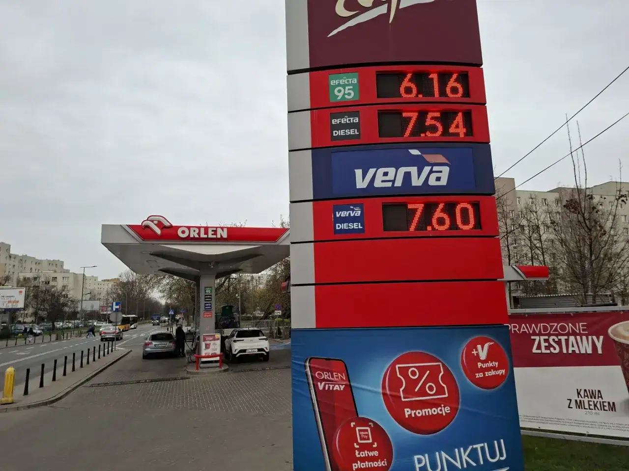 Cena diesel na Orlenie: 7,54 zł za litr. Obok widnieje też diesel Verva za 7,60 zł.