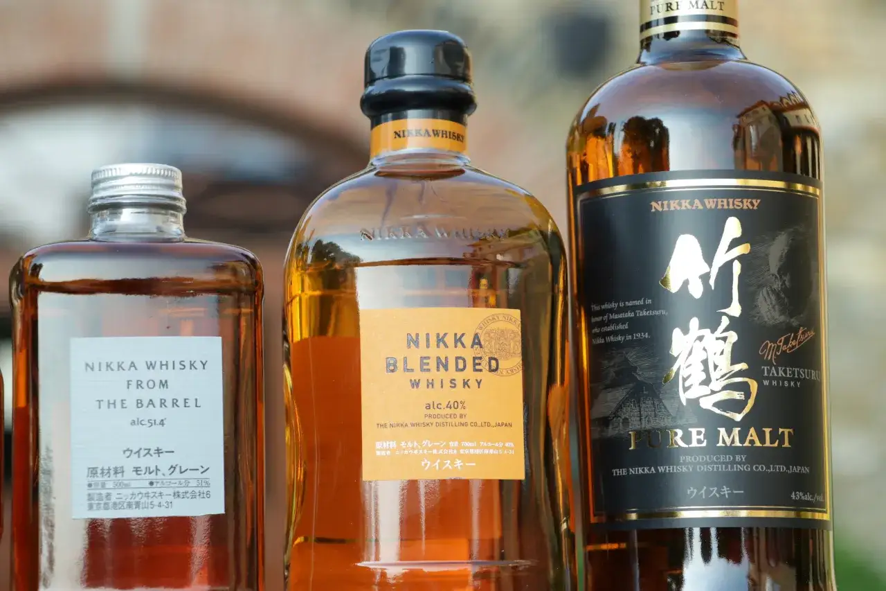 Trzy butelki whisky Nikka: 
