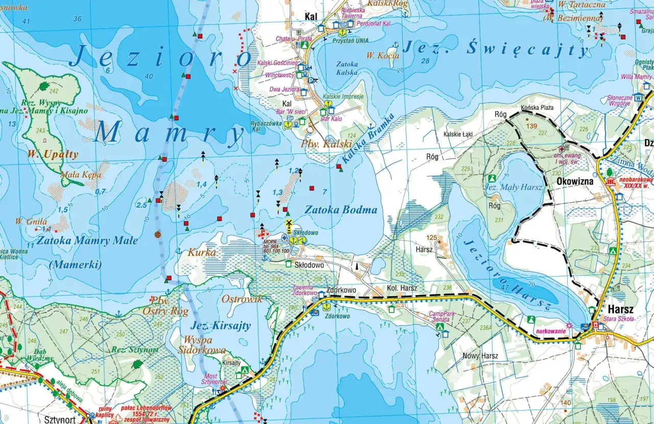 Mapa Mazur z zaznaczonymi jeziorami Mamry i Harsz. Idealna do planowania podr&oacute;ży kamperem po Krainie Wielkich Jezior.