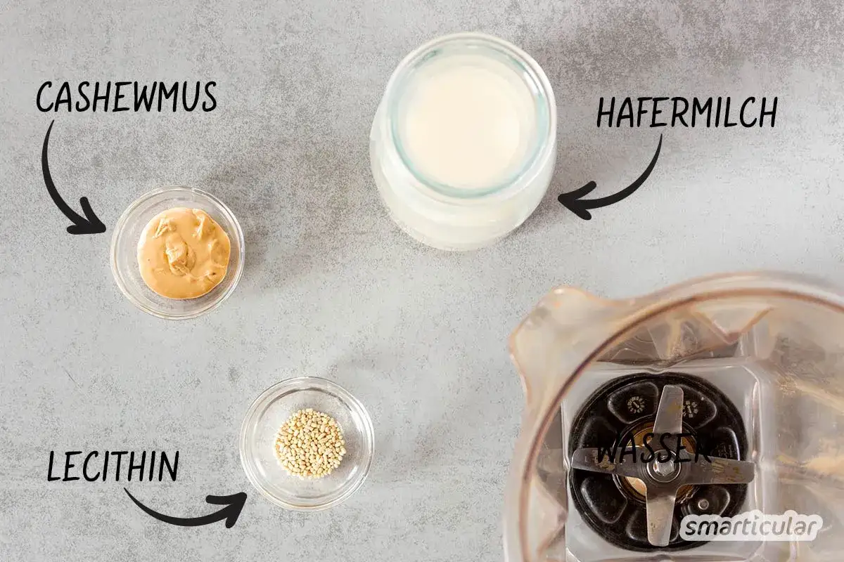 Zutaten f&uuml;r hafermilch selber machen: Cashewmus, Lecithin, Wasser und fertige Hafermilch.