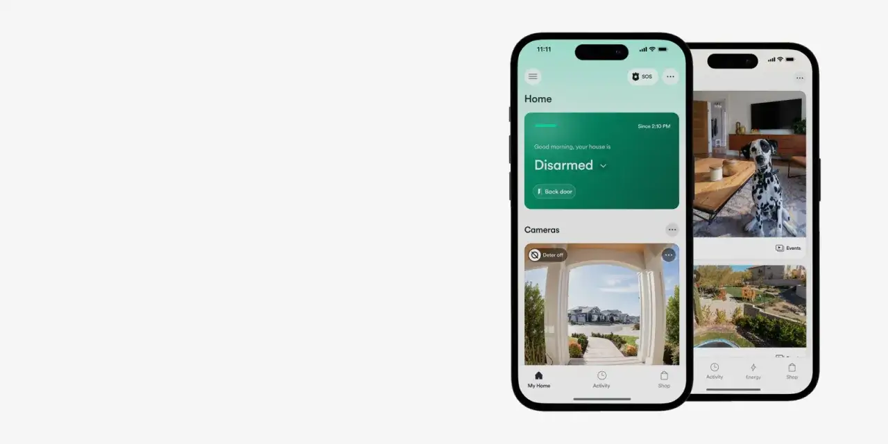 Tv&aring; telefoner visar Verisure-appen. En visar hemstatus 