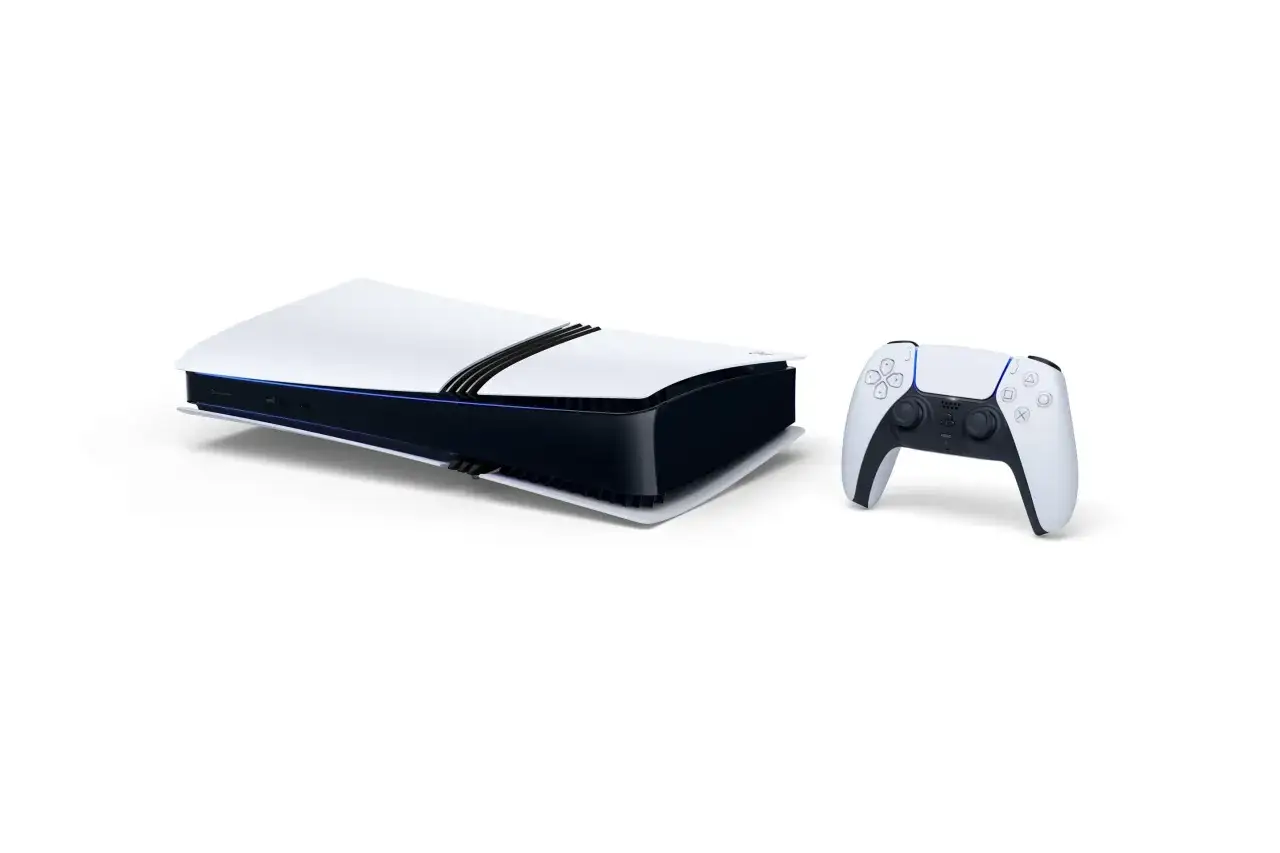 PlayStation 5 Pro Konsole und Controller. Ger&uuml;chte &uuml;ber den ps5 pro release machen die Runde.