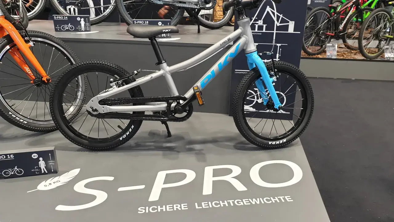 Vergleich von Kinderfahrr&auml;dern verschiedener Marken (Puky, Woom)