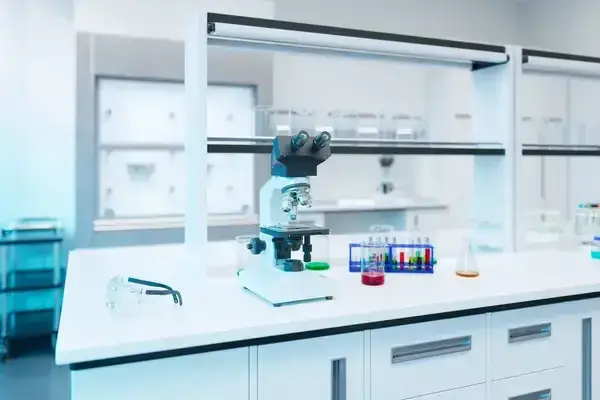wnętrze laboratorium medycznego, nowoczesny sprzęt laboratoryjny