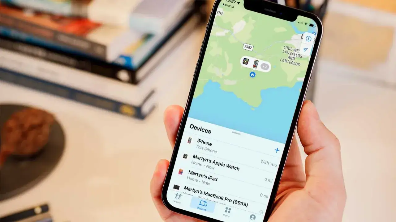 Aplikacja Znajdź pokazuje, jak znaleźć iPhone'a i inne urządzenia Apple na mapie.