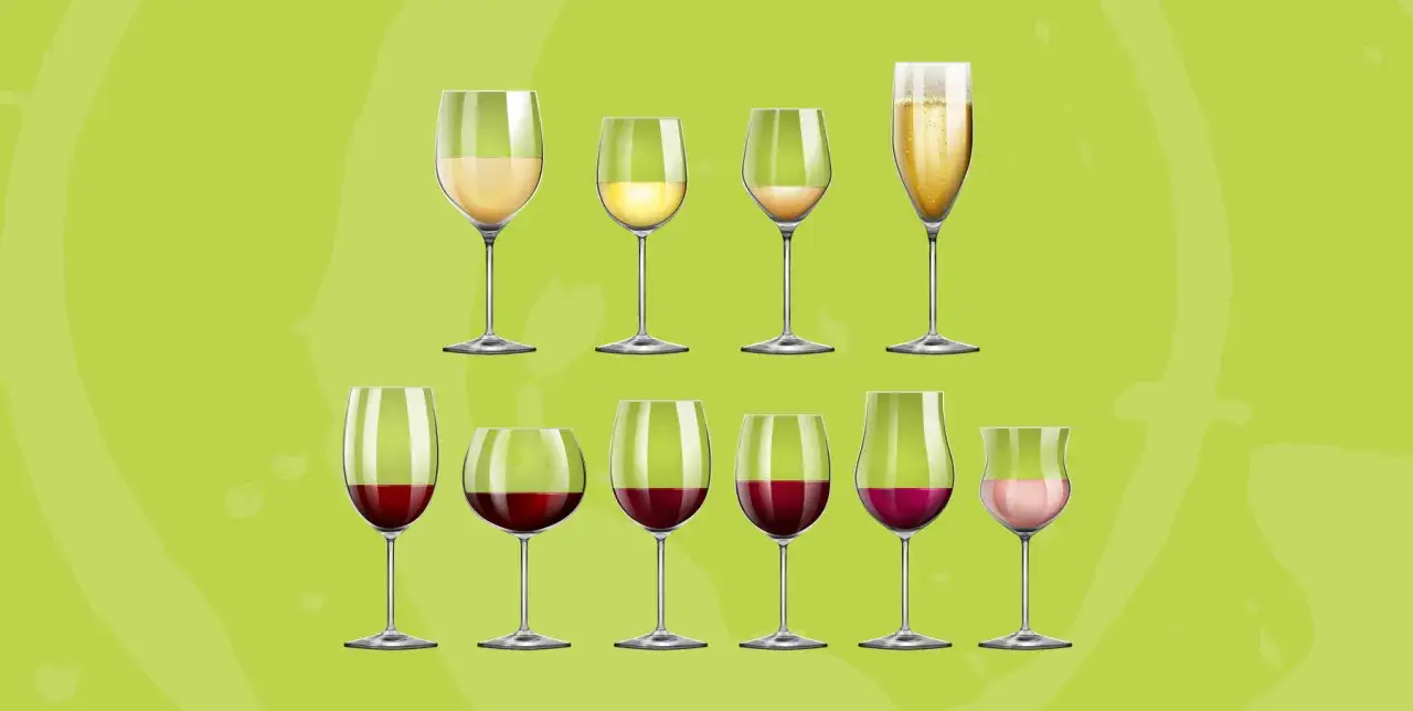 Diversi bicchieri di vino bianco e rosso, con un calice di spumante. Ideale per capire la temperatura ideale dei vini bianchi.