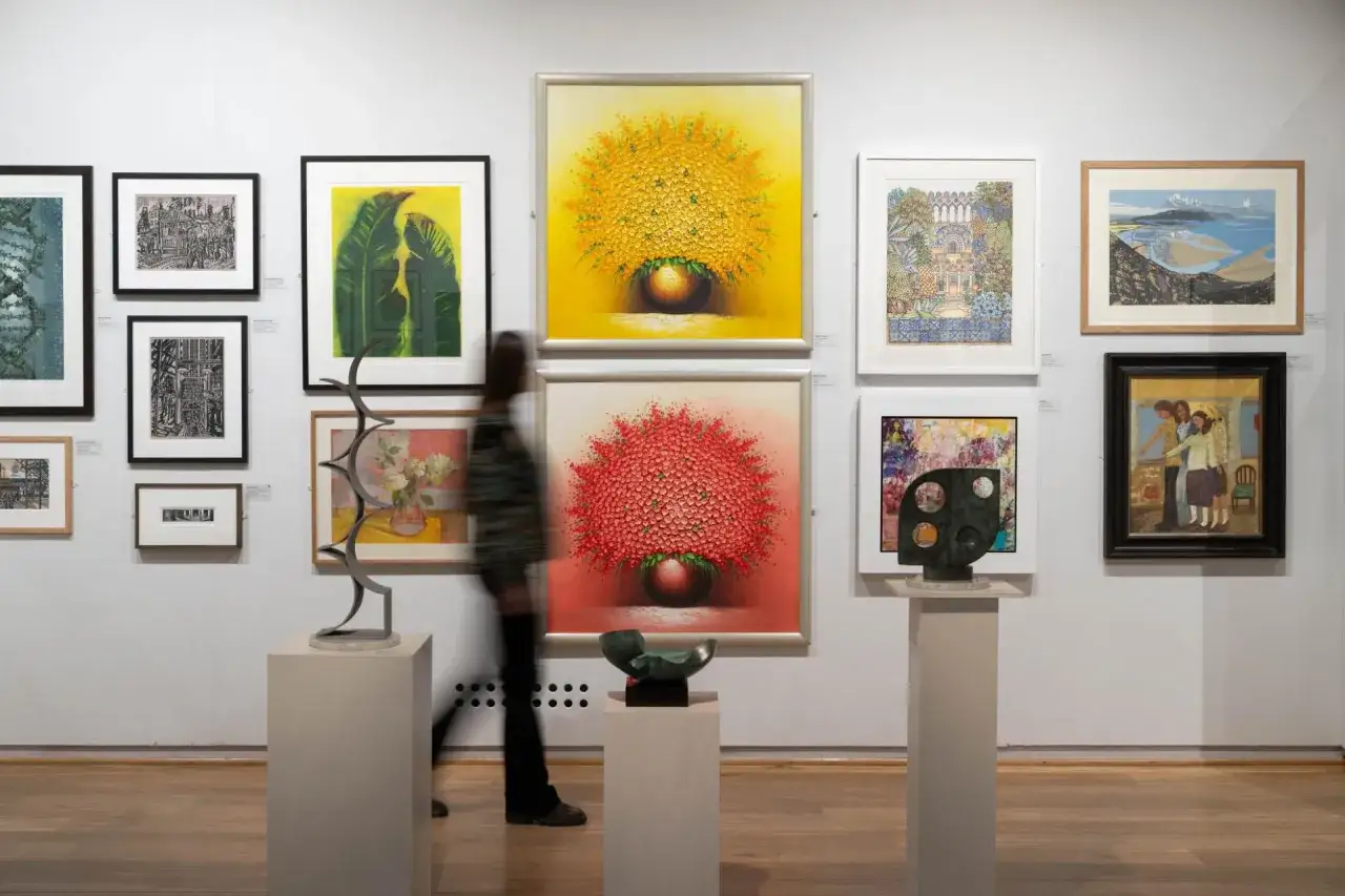 A gallery showcases diverse works by popular contemporary artists, including vibrant floral paintings, intricate prints, and abstract sculptures.