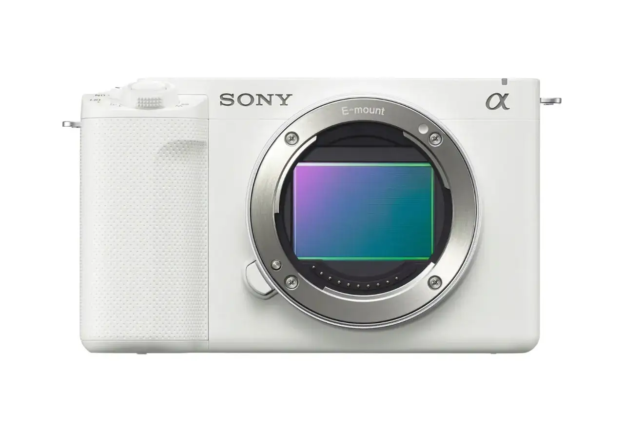 Biały aparat Sony Alpha z obiektywem E-mount. Idealny do uchwycenia wspomnień, ten model zve1 to Twój nowy towarzysz podróży.