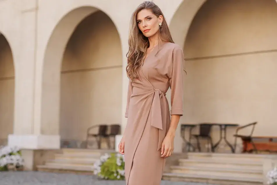 elegancki strój do sądu, profesjonalny ubiór rozprawa