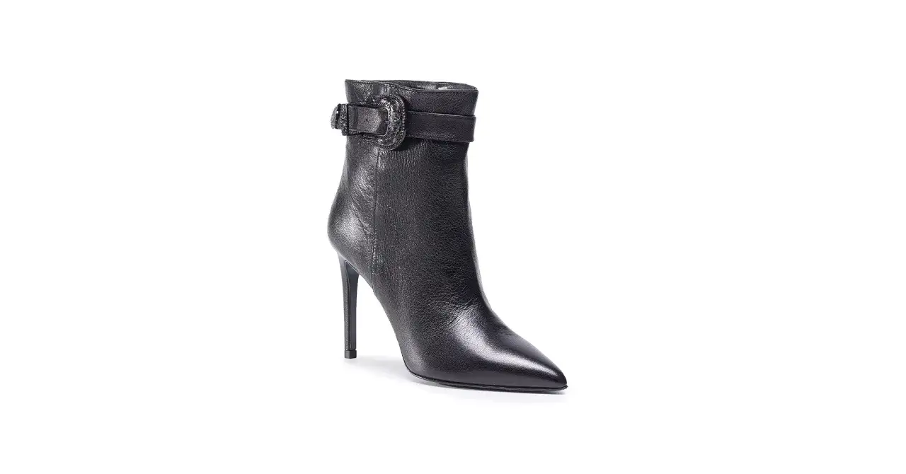 Tronchetti Patrizia Pepe neri in pelle con tacco alto e fibbia decorativa. Eleganza e stile per ogni occasione.