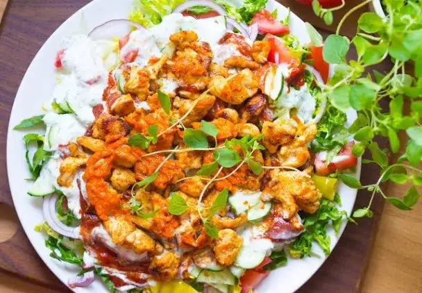 domowy kebab talerz